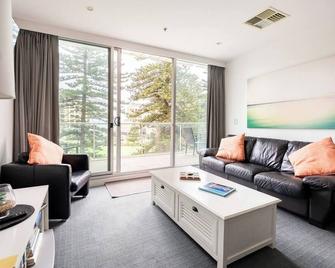 Glenelg getaway - Liberty Luxury - Glenelg - Living room