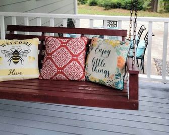 Jurney Home A Private 3BR Bungalow Min to Downtown - Statesville
