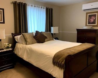 Spacious 4 bedroom home close to Beaches, Live Entertainment and Golf Courses - Charlottetown - Habitación