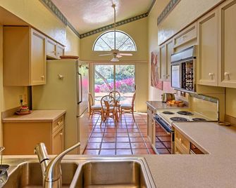 Borrego Springs Condo w/ Private Patio & Views! - Borrego Springs - Kitchen