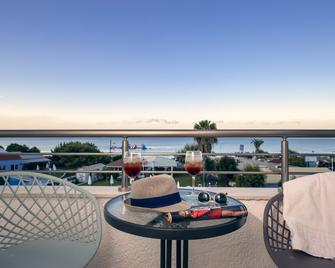 Cooee Albatros Hotel - Moraitika - Balkon