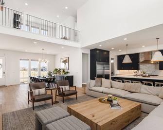 Luxe modern 6,500 sq ft house - situated on park - Denver