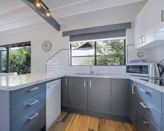 Tropical Dreaming in the Heart of Indooroopilly - Taringa - Cocina