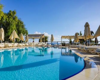 Dragut Point North Hotel - Turgutreis - Piscina