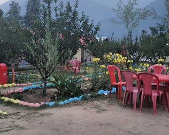 Spacious 7-bedroom campground with fitness room, WiFi in marvelous Naggar - Naggar - Patio