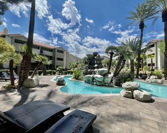 Fully furnished 2 bd/2 ba condo very near the STRIP - Paradise - Pool