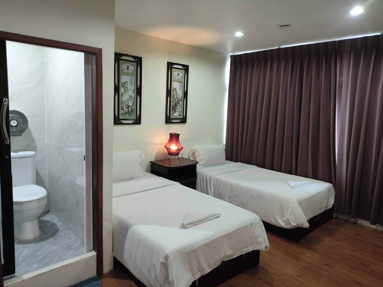 Longzhu Guesthouse - בנגקוק