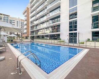 First Class Studio Sophisticated Getaway - Dubai - Pool