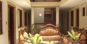 Hotel Oasisa - Uyuni - Front desk