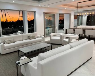 Casablanca Bahamas- New Luxury Waterfront Condo, Palm Cay, The Bahamas - Nassau - Lounge
