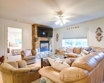 Cozy Campton Home 10 Mi to Tenney Mountain Resort - Campton - Sala de estar