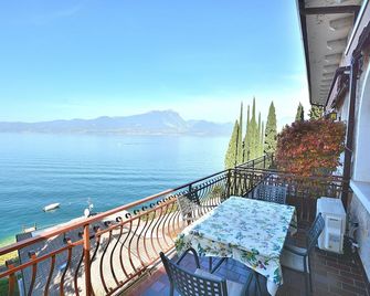 Leonardo Walsh Apartment With Lake View - Torri Del Benaco - Balcone