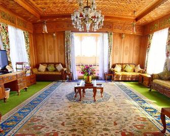 Calm Holiday Inn - Dāra - Sala de estar