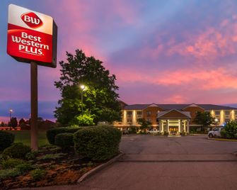 Best Western Plus Georgetown Corporate Center Hotel - Georgetown - Rakennus