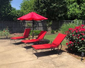 Let your stress melt away at the B.O.B. House - Lakeland - Patio