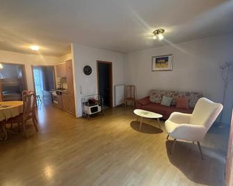 Holiday apartment Kötzting for 1 - 4 persons with 2 bedrooms - Holiday apartment - Bad Kotzting - Вітальня