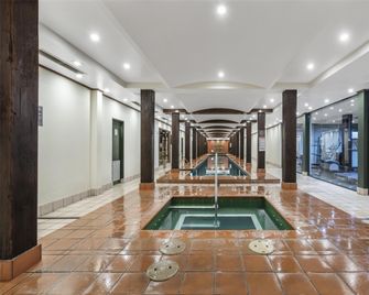 Oaks Sydney Goldsbrough Suites - Sydney - Piscina