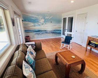 Oceanfront Garden Suite - Stunning Views & Wildlife - Halfmoon Bay - Wohnzimmer