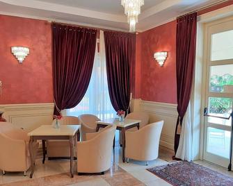 Regina di Saba Hotel - Villa Ricevimenti - Carpignano - Living room