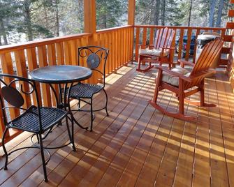 A Little Piece Of Paradise On The Beautiful Miramichi River To Relax And Unwind. - Blackville - Balcón