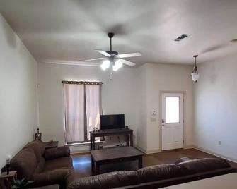 Chateau 6 - Hammond - Living room