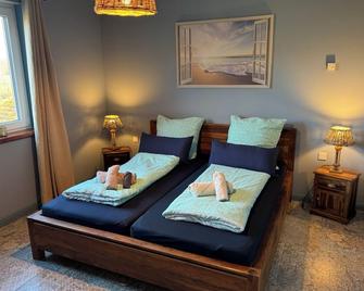 Vacation apartment 'Camillo' in the asparagus village Schäpe with large southwest terrace - Beelitz - Schlafzimmer