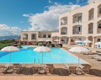 Petra Bianca - Arzachena - Piscine