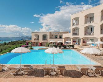 Petra Bianca - Arzachena - Havuz