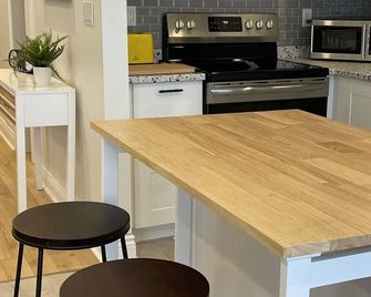5 minute stroll to beautiful Southampton beach and the vibrant downtown area. - Southampton - Cocina