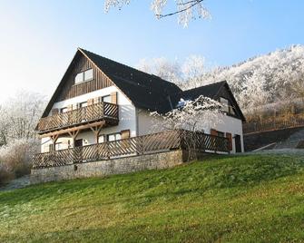 In der Waldemei - Medebach - Edificio