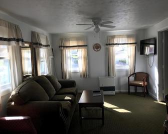 Exit 5 Resort & Condominium - Saco - Wohnzimmer