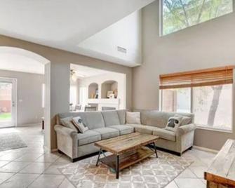 Spacious home with grass backyard, fire pit, & craft bar! - Las Vegas