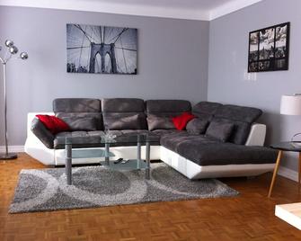 Great Vacation apartment with views, Close to Montreux - La Tour-de-Peilz - Sala de estar
