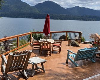 Lakefront Cabin Inside Olympic National Park - Amanda Park - Balcón