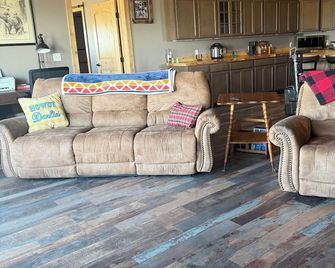 Barndominium W/ Views of The Sangre de Cristo Mountains - Alamosa - Lounge