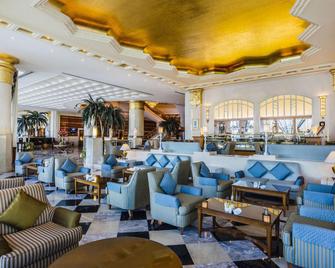 Corniche Hotel Sharjah - Sharjah - Lounge