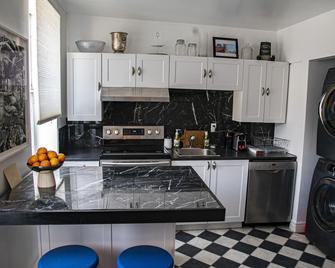 L'hotel Particulier Griffintown - Montreal - Kitchen