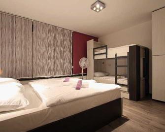 Hostel Massimo - سراييفو - غرفة نوم