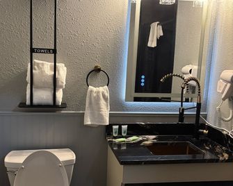 Plymouth Suites - Plymouth