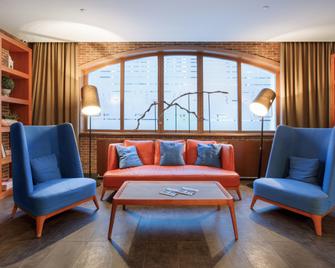 Azimut Hotel City Khabarovsk - Chabarovsk - Huiskamer