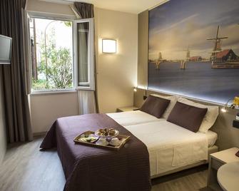 Hotel Vittorio - Desenzano del Garda - Bedroom