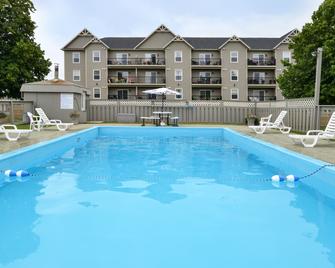 Canadas Best Value Inn & Suites-Charlottetown - Charlottetown - Svømmebasseng