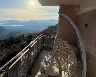 Nidimos Hotel - Delphi - Balcony