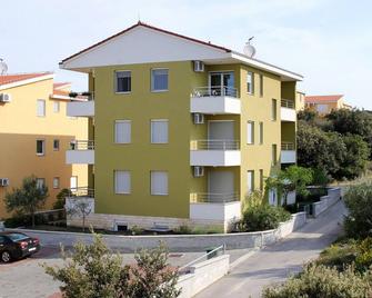 Apartments by the sea Kozino, Zadar - 5755 - Petrčane - Gebäude