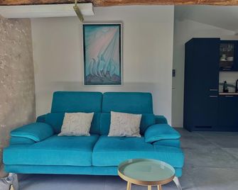 Domaine de Kiba - Le Chai 2 Chambres - Charme et Confort vue sur les Vignes - Barzan - Salon