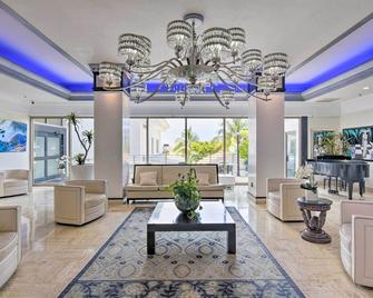 Oceanfront Luxury Renovated Resort Getaway! - Fort Lauderdale - Recepción