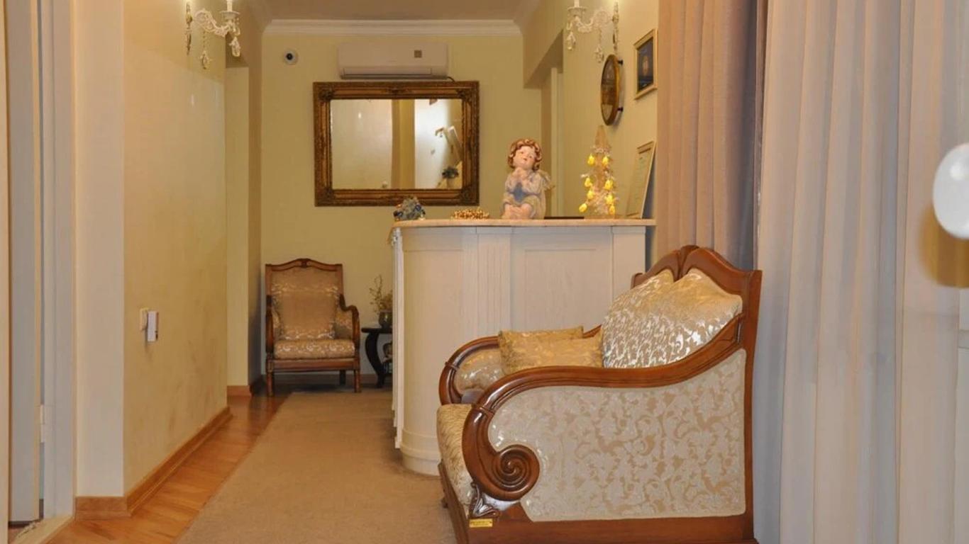 Crown Hotel