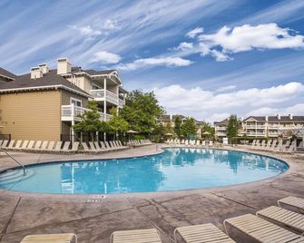 Treat Yourself to a Great Getaway - Windsor - Pool