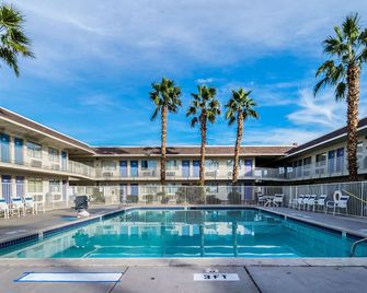 Motel 6 El Centro - El Centro - Pool