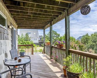 Private efficiency close to the beach and bay! Great for couples. Dog-friendly. - Kill Devil Hills - Balcony